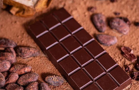 Escolha chocolates que estejam em equilíbrio com a intensidade do charuto.